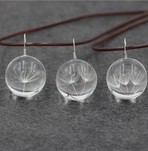 Handmade Boho Transparent Resin Dried Flower Necklace Round Glass Gypsophila Charms Pendant For Women Girls Fashion Jewelry Gift